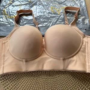 Women’s bras size 42DD but they run a little smaller than that.